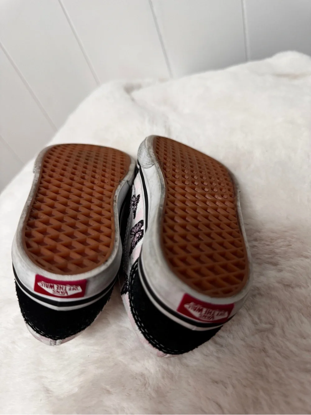 Vans Kids Butterfly Velcro Sneakers in Black and Pink